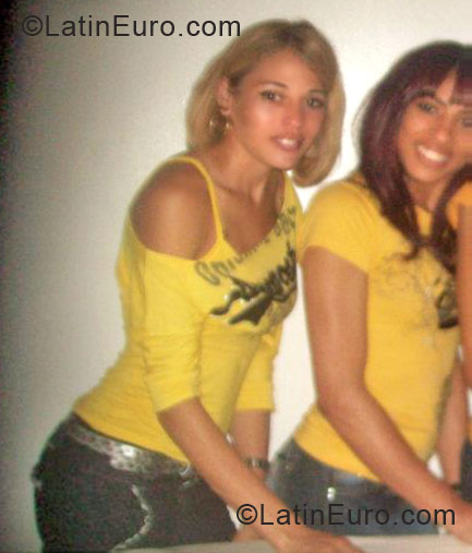 Date this happy Dominican Republic girl Johanny from Santiago DO12414