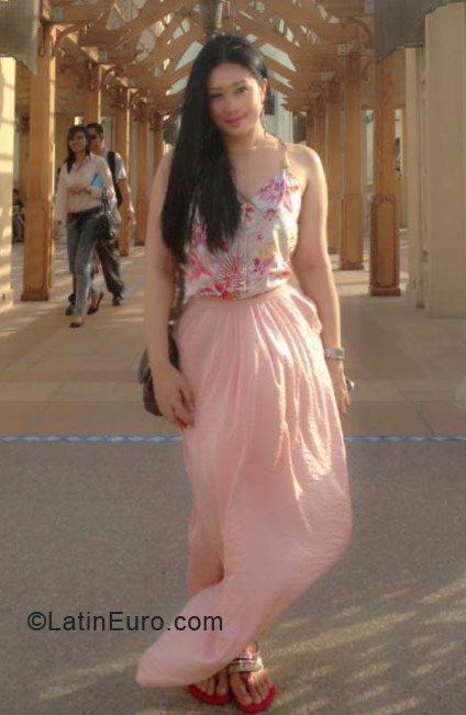 Date this passionate United Arab Emirates girl Olga from Dubai AE27