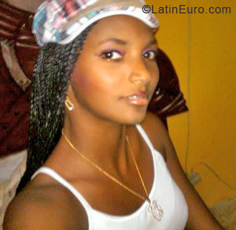 Date this pretty Dominican Republic girl Dayri from Santo Domingo DO12483