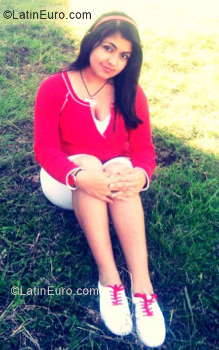 Date this good-looking Guatemala girl Yess from Guatamala City GT42