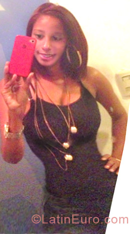 Date this good-looking Dominican Republic girl Saiuri from Santo Domingo DO14563