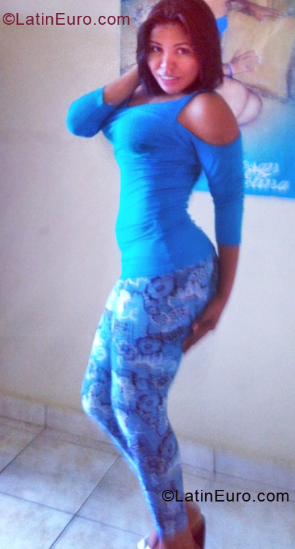 Date this lovely Dominican Republic girl Rosan from Santo Domingo DO12622
