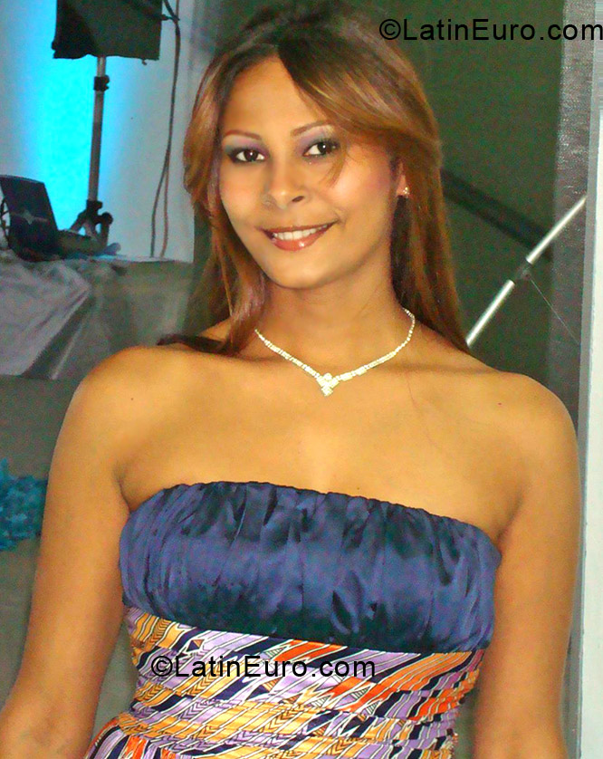 Date this cute Dominican Republic girl Yiser from Espaillat Moca DO12644