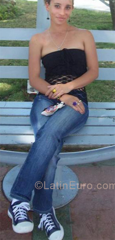 Date this voluptuous Dominican Republic girl Melania from Bonao DO12858