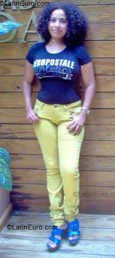 Date this sultry Dominican Republic girl Leonor from Santo Domingo DO12863