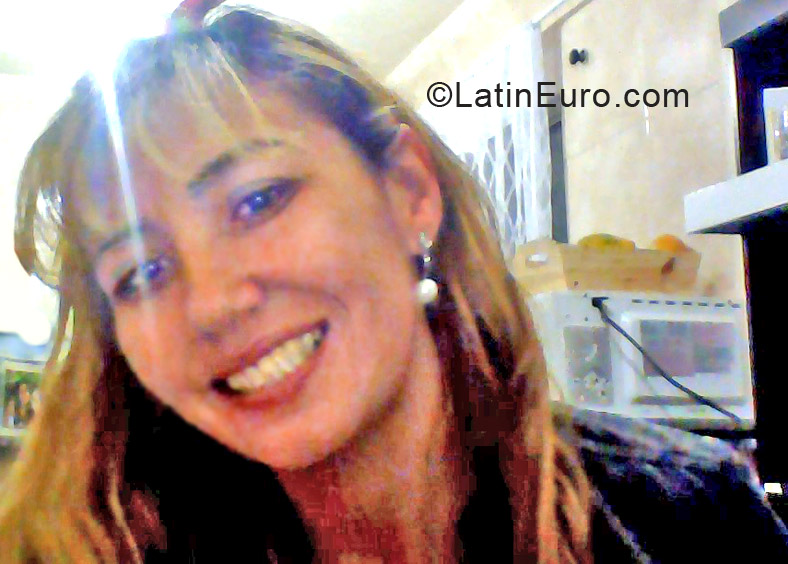 Date this voluptuous Brazil girl Acrisiani from Sao Paulo BR7179
