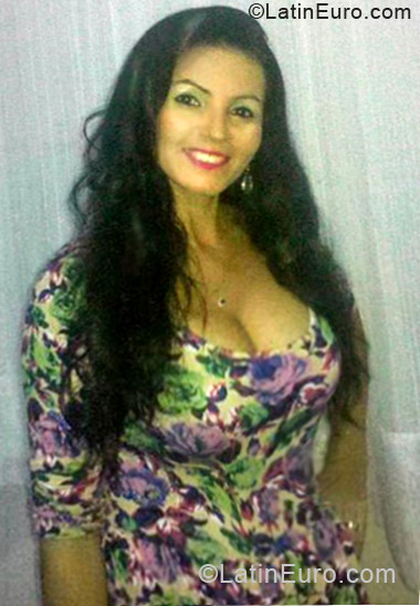 Date this happy Brazil girl Fabiana from Aracaju BR7189