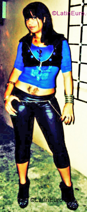 Date this pretty Dominican Republic girl Yahaira from Santo Domingo DO12952
