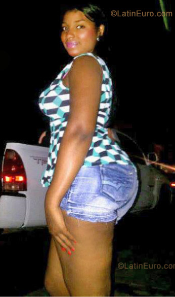 Date this sensual Dominican Republic girl Nicole from Santo Domingo DO13160