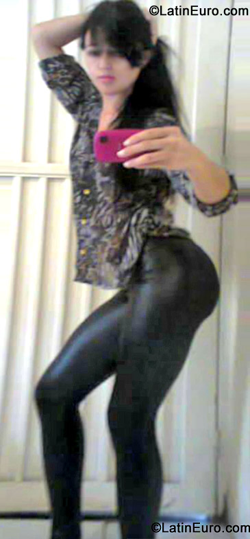 Date this athletic Brazil girl Anna from Brasilia BR7750