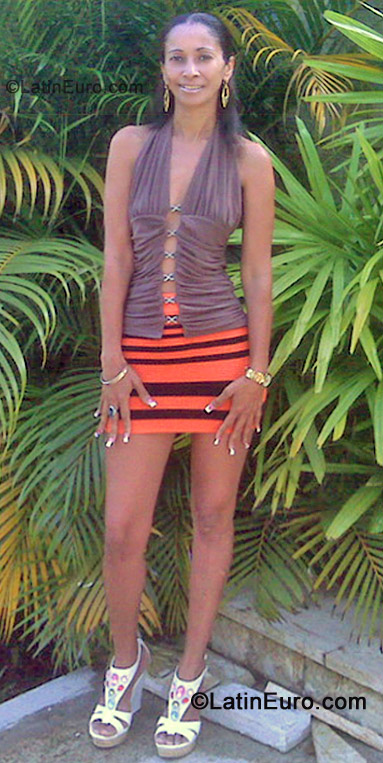 Date this gorgeous Dominican Republic girl Juliana from Santiago DO13267