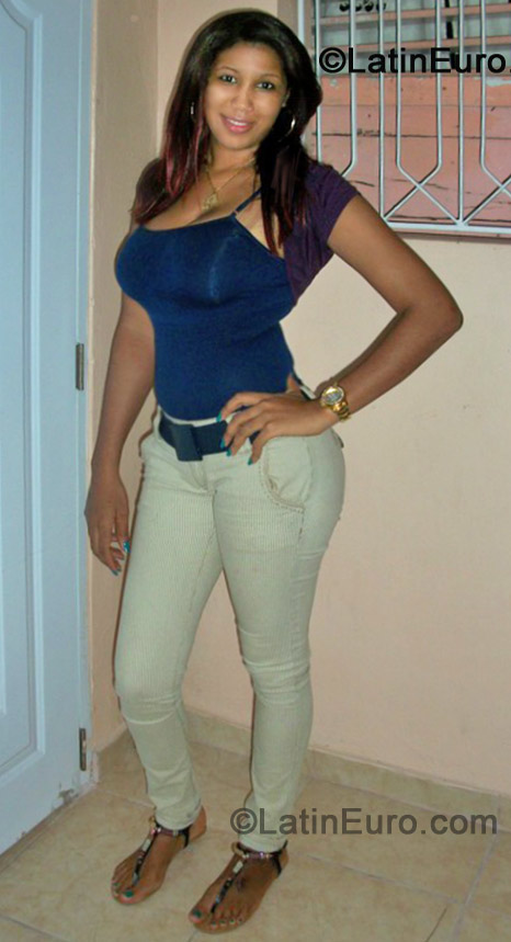 Date this happy Dominican Republic girl Ariela from Santiago DO13399