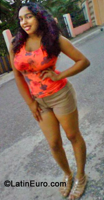 Date this fun Dominican Republic girl Estefany Mia from Santo Domingo DO13530