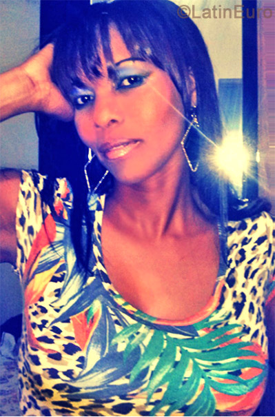 Date this happy Brazil girl Maria Cristina from Jau BR7305