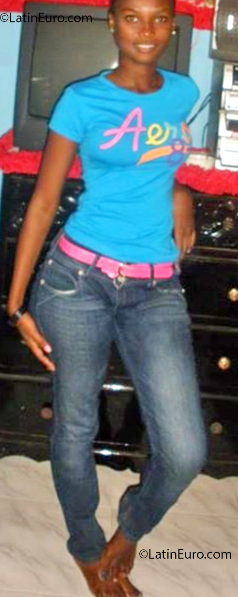 Date this nice looking Jamaica girl Anikie from Spanish Town JM904
