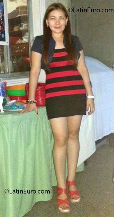 Date this hard body Philippines girl Mary from Lucena PH528