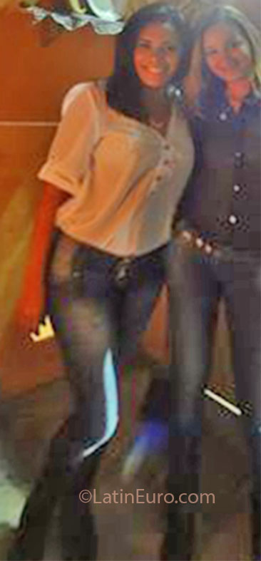 Date this attractive Brazil girl Fabiana from Porto Se g uro BR7348