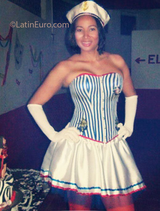 Date this happy Brazil girl Tatiane from Rio De Janeiro BR7349