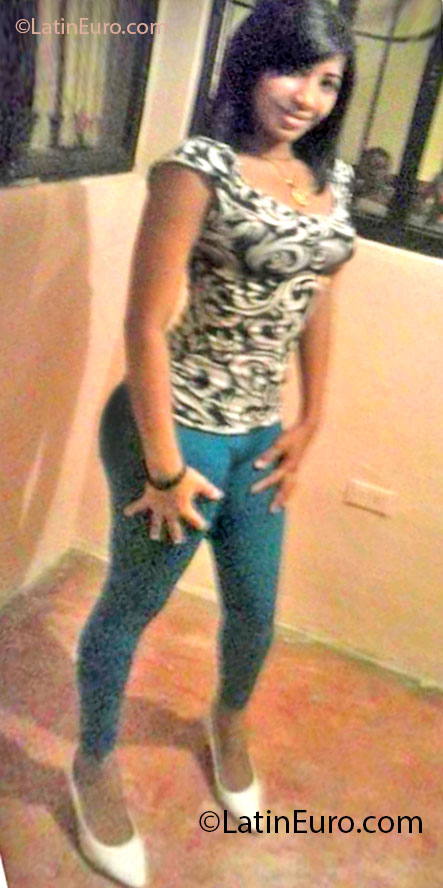 Date this gorgeous Dominican Republic girl Johannoliz from Santo Domingo DO13933