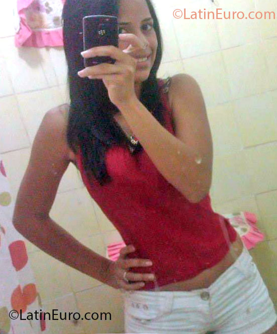 Date this delightful Dominican Republic girl Estrela from Santo Domingo DO13955