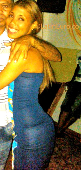 Date this tall Dominican Republic girl ELIZABETH from Santo Domingo DO14002