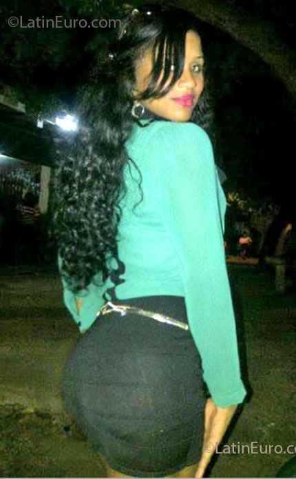 Date this happy Dominican Republic girl Yessica from Santo Domingo DO14275