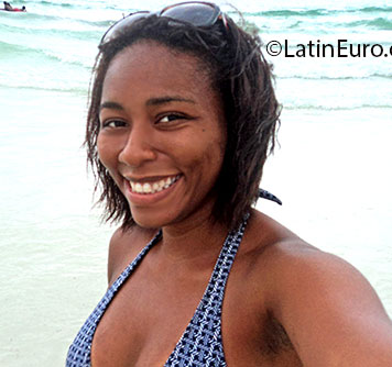 Date this happy Brazil girl Aline from Rio de Janeiro BR7439