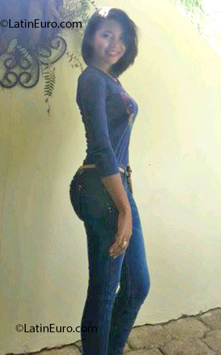 Date this foxy Dominican Republic girl Yuly from Santiago DO14316