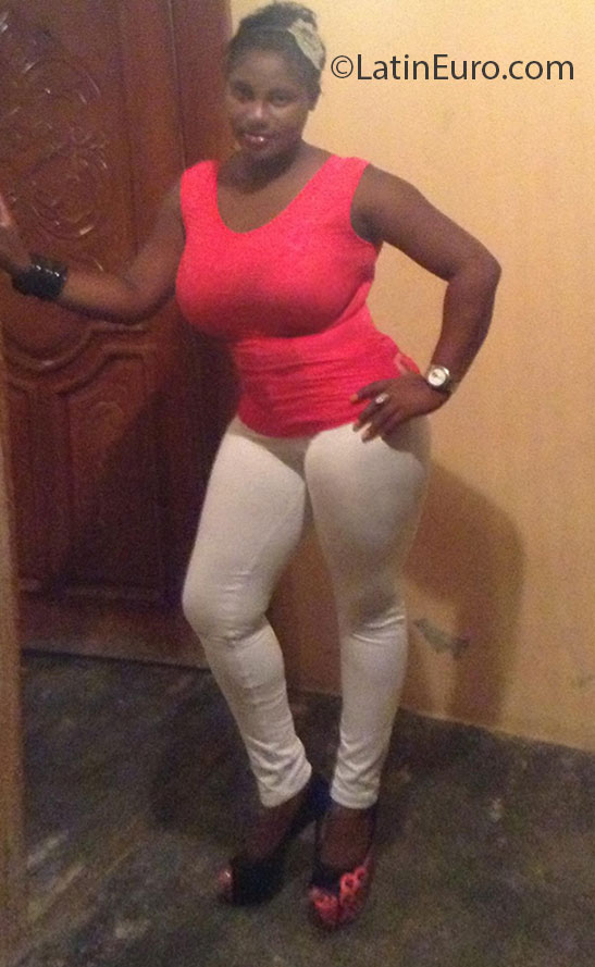 Date this happy Dominican Republic girl Noemy from Santo Domingo DO14360