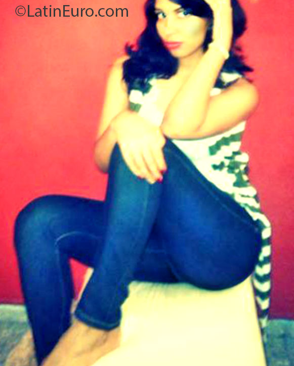 Date this beautiful Dominican Republic girl Castillo from Samtigo DO19925