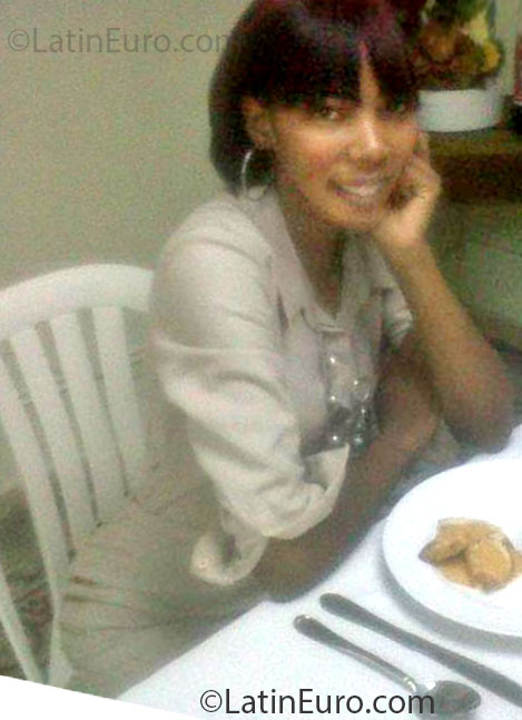 Date this happy Dominican Republic girl Andrea from Santo Domingo DO14440