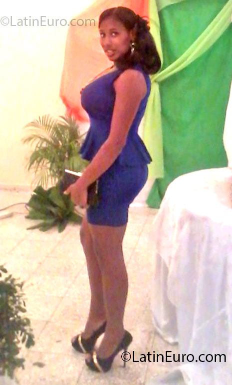Date this nice looking Dominican Republic girl Sarah from San Pedro De Macoris DO14496
