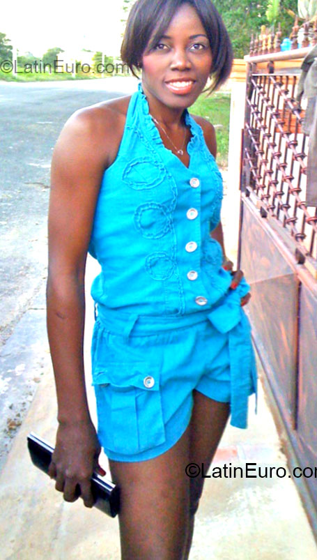 Date this pretty Dominican Republic girl Elva from Santo Domingo DO14581