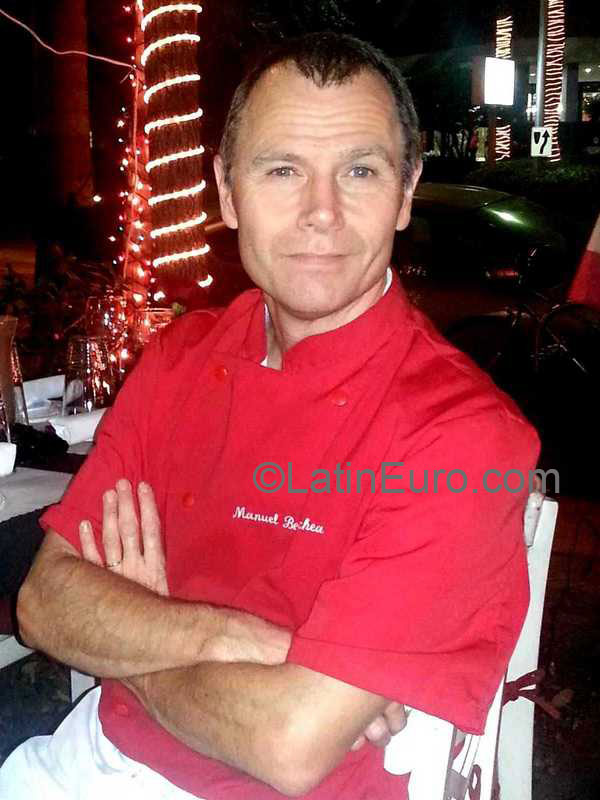 Date this tall United States man Manuel from Miami Beach US14002