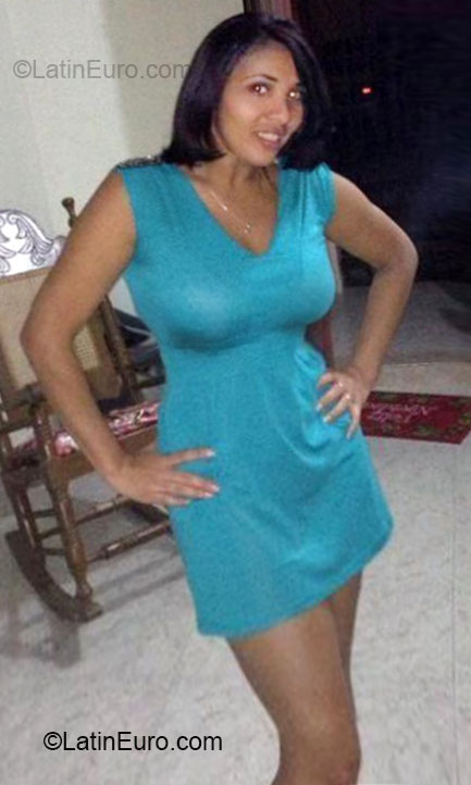 Date this voluptuous Dominican Republic girl Yuli from Santo Domingo DO15078