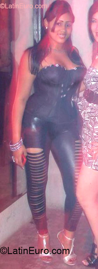 Date this georgeous Dominican Republic girl Rashel from Santo Domingo DO14772