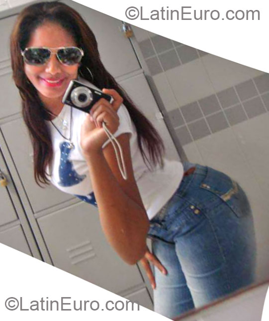 Date this charming Brazil girl Rafaela from Cariacica BR7582