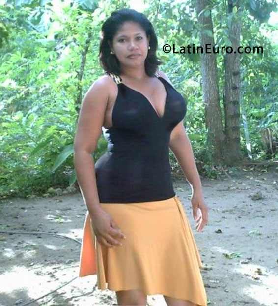 Date this hot Dominican Republic girl Alba from Santiago DO15376