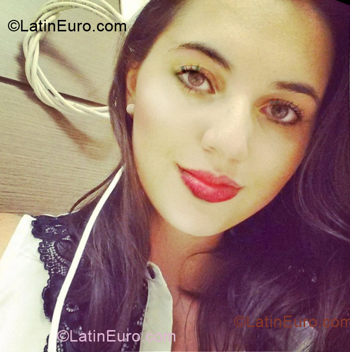 Date this pretty Brazil girl Laura from Uberlandia BR7704