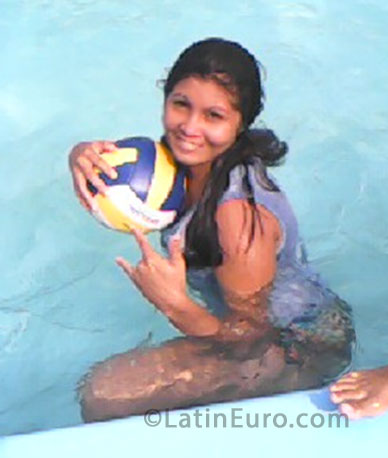 Date this lovely Brazil girl Raquel from Sao Luis BR8652