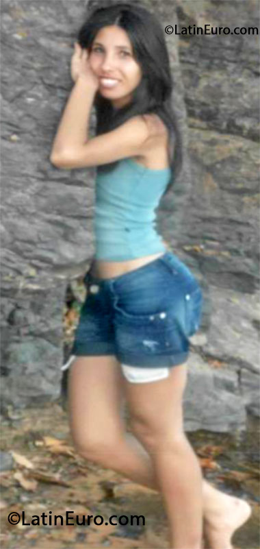 Date this nice looking Brazil girl Adriana from Goiania BR7795