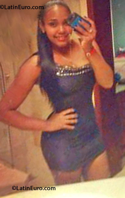 Date this sultry Dominican Republic girl Angie from Santo Domingo DO16043