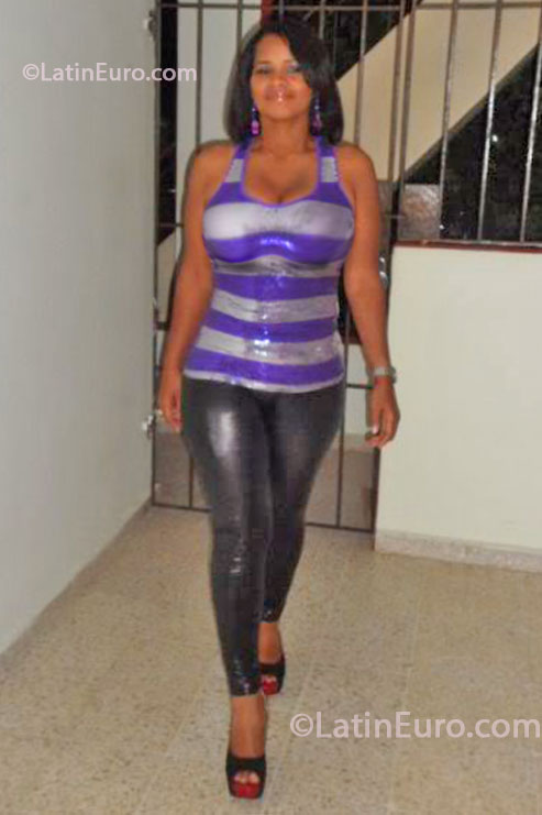Date this gorgeous Dominican Republic girl INGRIS MARIA from Santo Domingo DO16108