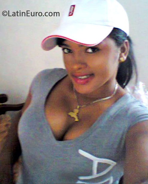 Date this exotic Dominican Republic girl Cheril from Santo Domingo DO16217
