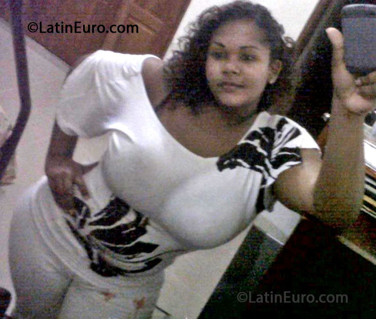 Date this happy Dominican Republic girl Yariza from San Pedro De Macoris DO16269