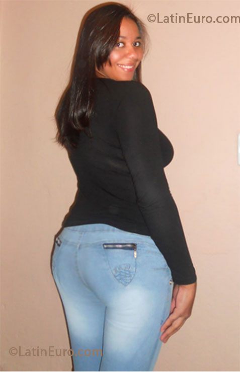 Date this cute Brazil girl Leandra from Belo Horizonte BR7907