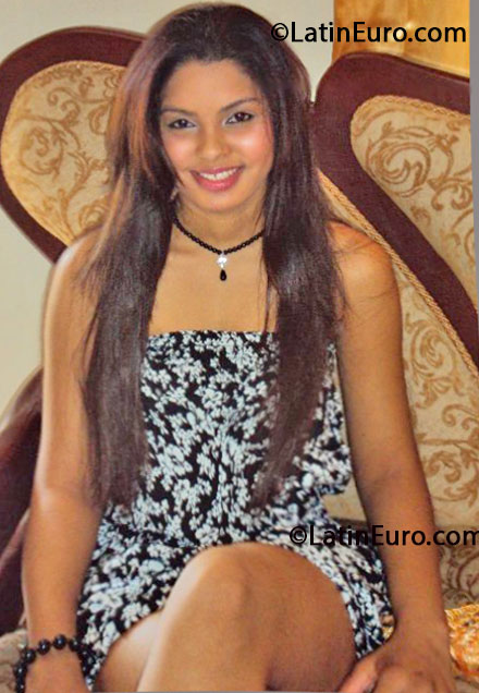 Date this sensual Dominican Republic girl Aracel from Bonao DO16369