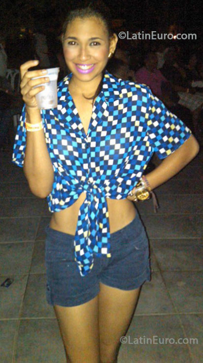 Date this hard body Dominican Republic girl Katherine from Santiago DO16463