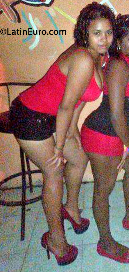 Date this passionate Dominican Republic girl Esthefany from Santo Domingo DM72