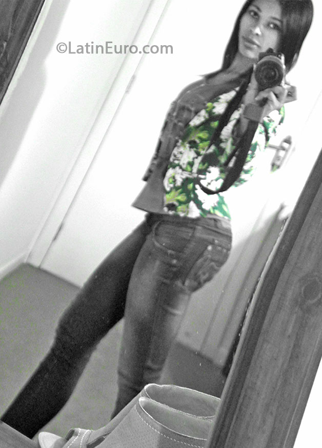 Date this lovely Brazil girl Raquel from Palotima BR8089